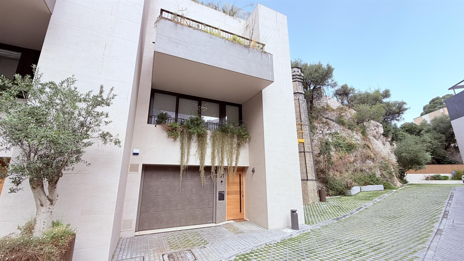  Image of House - 3 Bedrooms - 4 Bathrooms for Sale in North Gorge-Gibraltar, Image 21